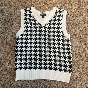 Brand is art class worn once